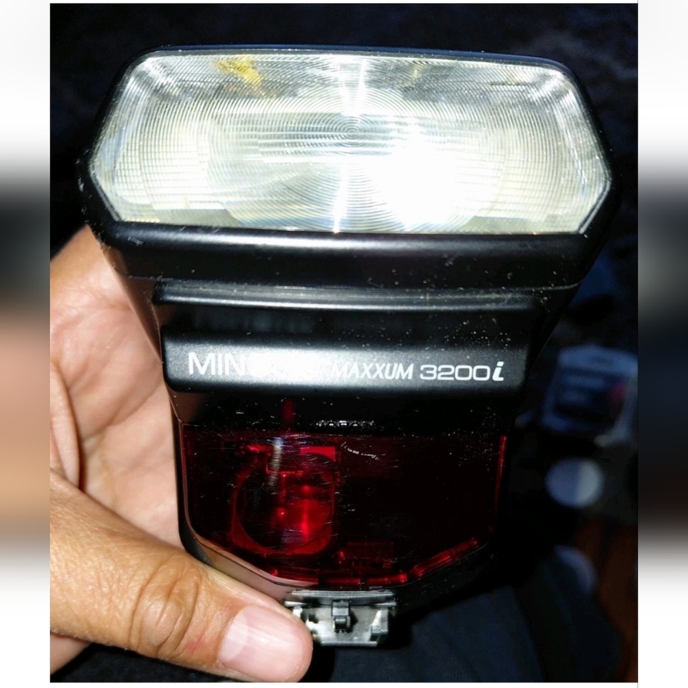 Minolta Maxxum 3200i Flash - Black and Red